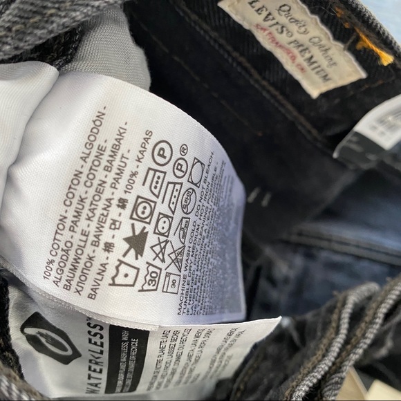 NWT Levi’s High Rise Distressed Shorts Black 27 - Picture 7 of 8